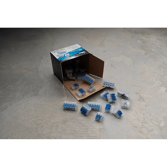 Ideal Hebelklemme 2/3/5-fach Gen II Kombipack - 30 Stk. - Klare und blaue Hebel-Drahtverbinder in offener Schachtel, einige verteilt.