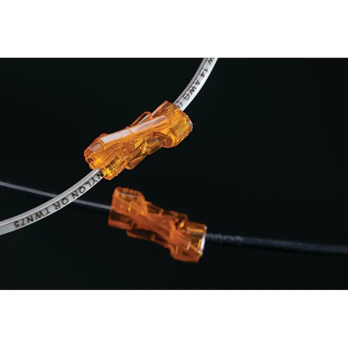 Ideal Stoßverbinder Drahtverbinder Spliceline 30-1042-10 - 10 Stk. - Zwei transparente orangefarbene elektrische Drahtverbinder, einer an einem weißen, der andere an einem schwarzen Kabel.