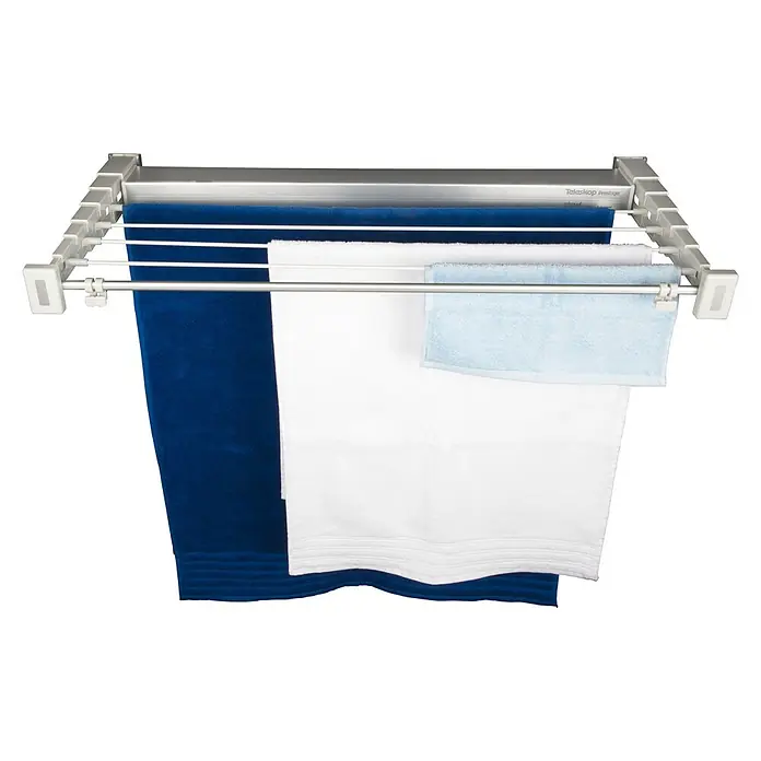Stewi Wandwäschetrockner 370-1 - 11 cm, Farbe: alu - Silberner und weißer ausziehbarer Wandwäscheständer mit blauen, weißen und hellblauen Handtüchern.