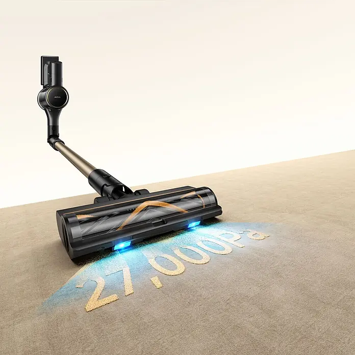 Mova Aspirador de batería S5 Sense - 570 W, Volumen de recipiente: 0,6 l - Cabezal de aspiradora negro y dorado sobre alfombra, limpiando polvo con forma de '27,000Pa' con luz azul.