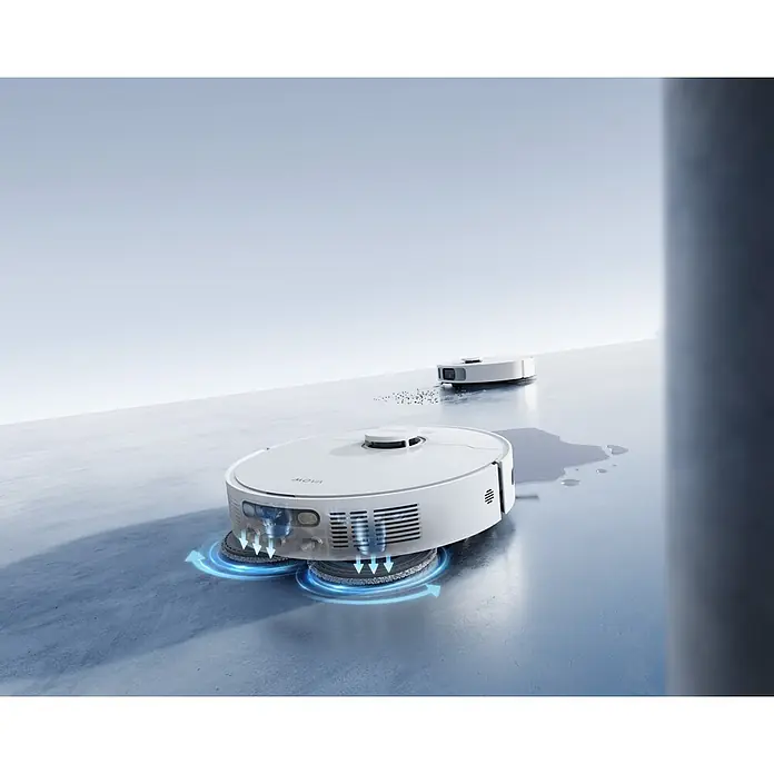 Mova Robot aspirador con mopa E30 Ultra - Potencia de aspiración: 7.000 Pa, Capacidad del robot: 300 ml - Robot aspirador blanco friega un suelo, con otro aspirando escombros al fondo.