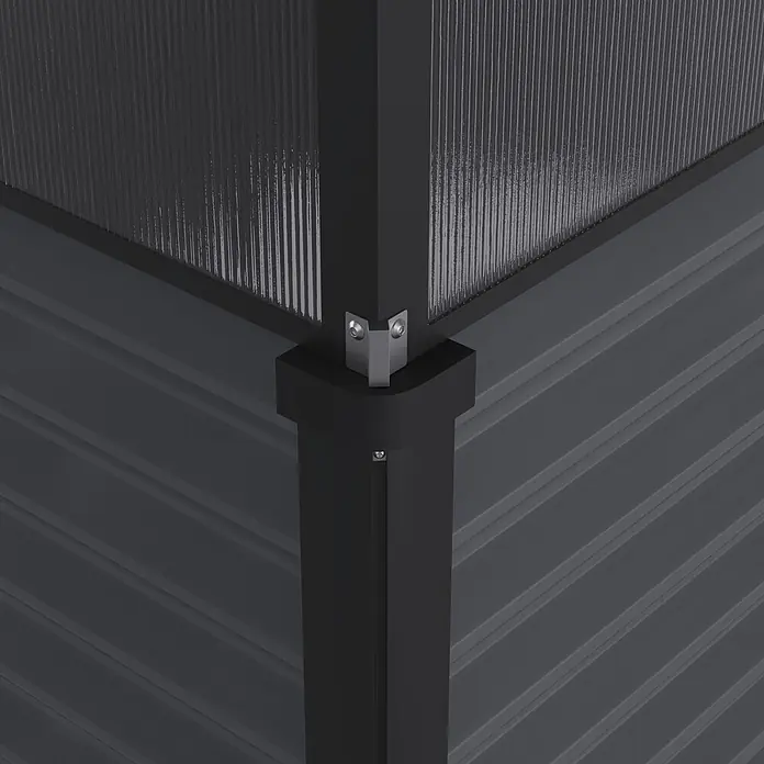 Vitavia Hochbeet Zola - 126,7 x 89 x 134,5 cm, Polycarbonat, Schwarz/ Granit - Dunkelgraue Ecke einer Struktur mit durchsichtigen und massiven Wellplatten, verbunden durch eine Metallhalterung.