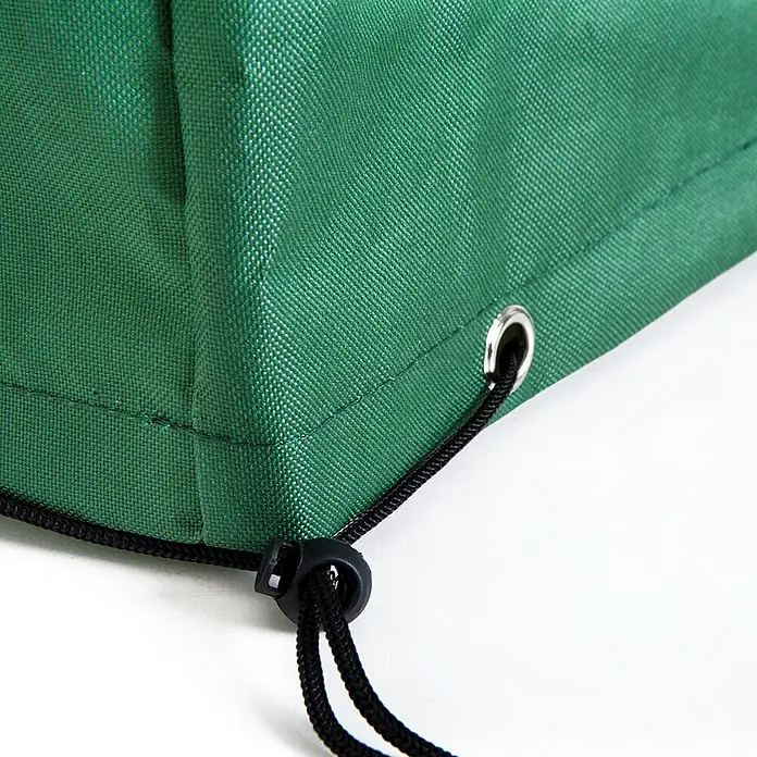 Outsunny Loungemöbel Schutzhülle - 600D Oxford-Material mit PE-Beschichtung, Grün - Nahaufnahme einer grünen Stoffabdeckung mit schwarzem Kordelzug, Metallöse und Kordelstopper.