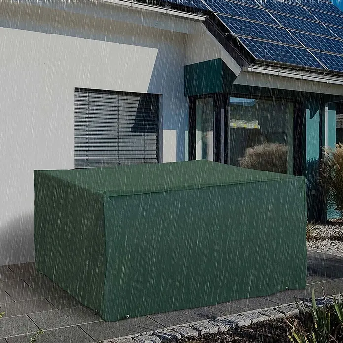 Outsunny Loungemöbel Schutzhülle - 600D Oxford-Material mit PE-Beschichtung, Grün - Dunkelgrüne wetterfeste Abdeckung schützt Gartenmöbel im Regen auf einer Terrasse.