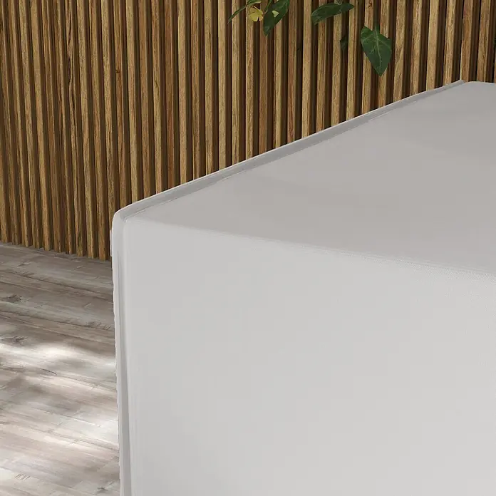 Outsunny Loungemöbel Schutzhülle - L x B x H: 210 x 140 x 80 cm, Oxfordstoff, Grau - Hellegrauer rechteckiger Tischbezug aus strukturiertem Stoff in einem Raum.