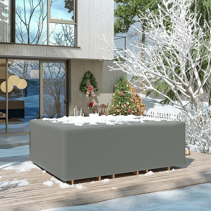 Outsunny-Gartenmöbel Abdeckung-Dunkelgrau-275L x 205B x 90H cm -  - Große graue, rechteckige Outdoor-Möbelabdeckung auf Holzterrasse, teilweise mit Schnee bedeckt.