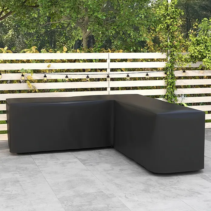 Outsunny Loungemöbel Schutzhülle - L x B x H: 250 x 250 x 79 cm, Oxfordstoff, Schwarz - Schwarze L-förmige Outdoor-Sofahusse schützt Möbel auf einer Terrasse.