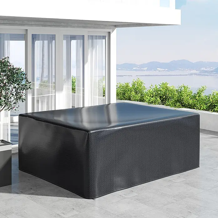 Outsunny Loungemöbel Schutzhülle - Polyethylen, Schwarz - Schwarze, strukturierte Outdoor-Möbelabdeckung auf einer modernen Terrasse mit Meerblick.