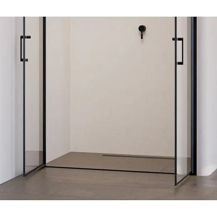i-flair Dusch-Pendeltür BC88 - Schwarz, Beschichtet, Glasstärke: 6 mm - Moderne Duschkabine mit schwarz gerahmten Klarglastüren, schwarzem Duschkopf und linearem Abfluss auf Holzoptikboden.