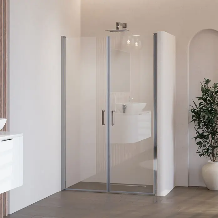 i-flair Dusch-Pendeltür AC73 - Silber, Beschichtet, Glasstärke: 6 mm - Moderne Glasduschkabine mit silbernem Rahmen und Griffen in einem hellen Badezimmer.