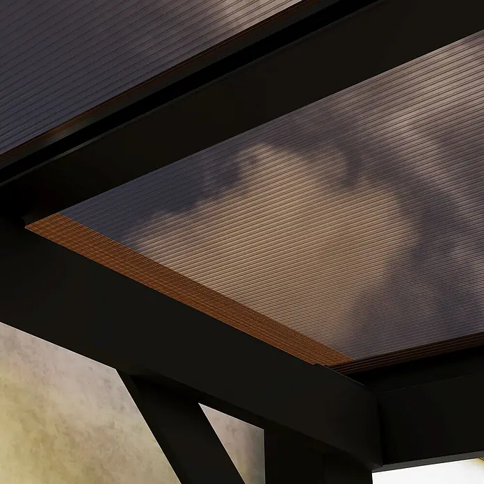 Outsunny Pergola - B x T: 294 x 258 cm, Farbe Gestell: Dunkelgrau, Aluminium - Transparente Mehrstegplatte als Dach installiert, eingefasst von dunklen Strukturen und Holzleiste.