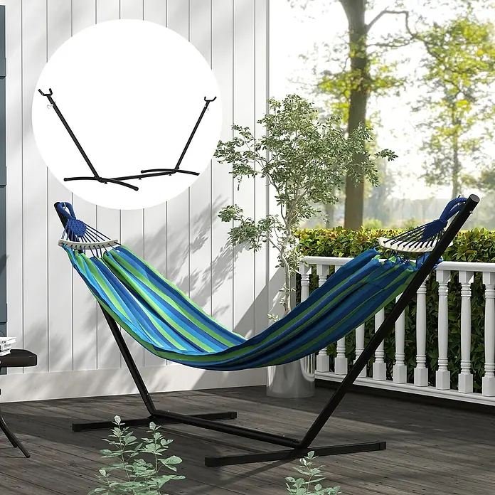Outsunny Hängemattengestell - L x B x H: 286 x 117 x 110 cm, Metall - Blau-grün gestreifte Stoffhängematte auf schwarzem Metallgestell auf einer Holzterrasse.