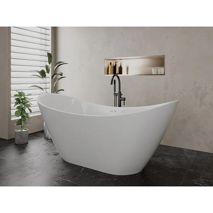 Bad Land Freistehende Badewanne IVAR freist. Badewanne 180x80 cm Weiß, Ablauf + 2 Kopfst. - Acryl, weiß - Weiße freistehende Badewanne mit schwarzer Standarmatur in einem modernen Badezimmer.
