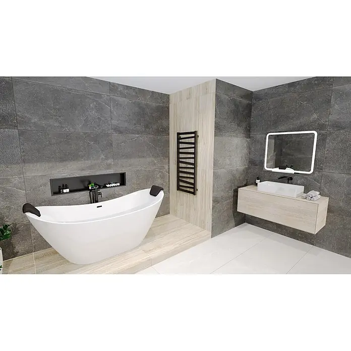 Bad Land Freistehende Badewanne IVAR freist. Badewanne 180x80 cm Weiß, Ablauf + 2 Kopfst. - Acryl, weiß - Modernes Bad mit weißer Badewanne, hellholzfarbenem Waschtisch, beleuchtetem Spiegel und schwarzem Handtuchwärmer vor Grau- und Holzfliesen.