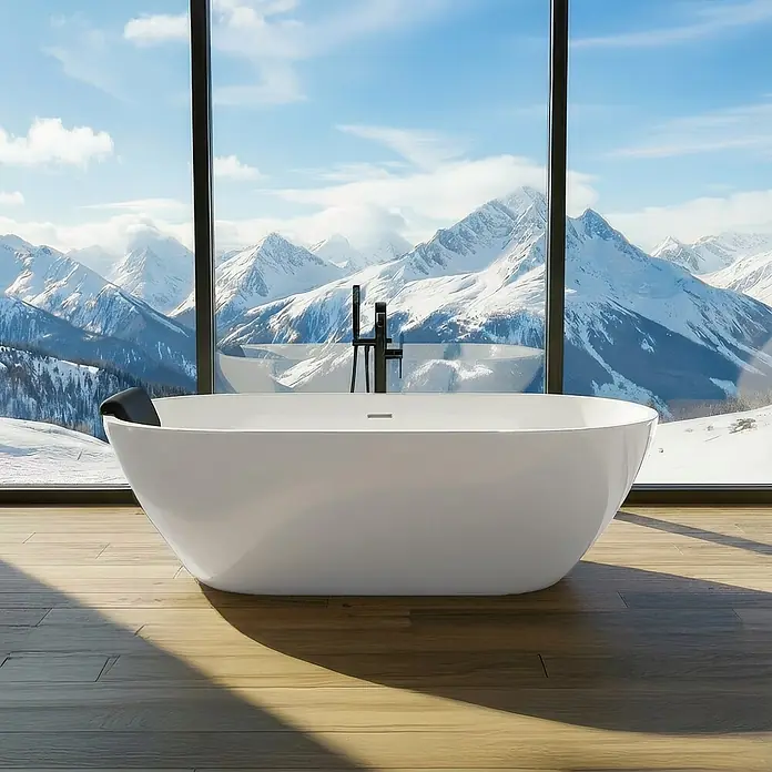 Bad Land Freistehende Badewanne - L x B: 170 x 75 cm, Acryl, weiß - Weiße freistehende Badewanne mit schwarzer Armatur, auf Holzfußboden vor malerischer Bergkulisse.