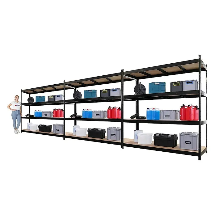 Proregal Schwerlastregal Mega Deal 3x HERCULES - H x B x T: 200 x 200 x 60 cm, Traglast pro Boden: 500 kg, Anzahl Böden: 4 Stk., Stecken, Schwarz - Großes schwarzes Metallregal mit Holzregalböden, gefüllt mit Lagerartikeln. Eine Frau steht daneben zum Größenvergleich.