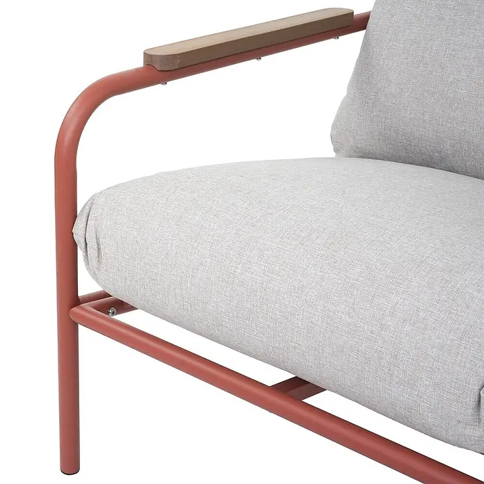 Mendler Alu-Gartengarnitur HWC-O11 2-Sitzer - terrakotta Polster beige -  - Sessel mit rostfarbenem Metallrahmen, hellgrauen Stoffkissen und Holzarmlehnen.