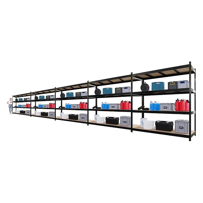 Proregal Schwerlastregal Mega Deal 5x HERCULES - H x B x T: 200 x 200 x 60 cm, Traglast pro Boden: 500 kg, Anzahl Böden: 4 Stk., Stecken, Schwarz - Lange schwarze Metallregale mit Holzablagen, dicht gefüllt mit verschiedenen Aufbewahrungsboxen und Behältern. Eine Frau steht daneben zur Größenreferenz.