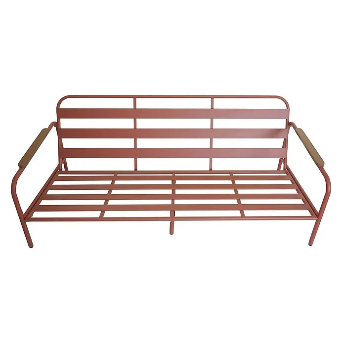 Proregal Loungesofa - Aluminium, Rot - Rostrote Metall-Gartenbank mit Latten-Sitz- und -Rückenlehne sowie Holzarmlehnen.
