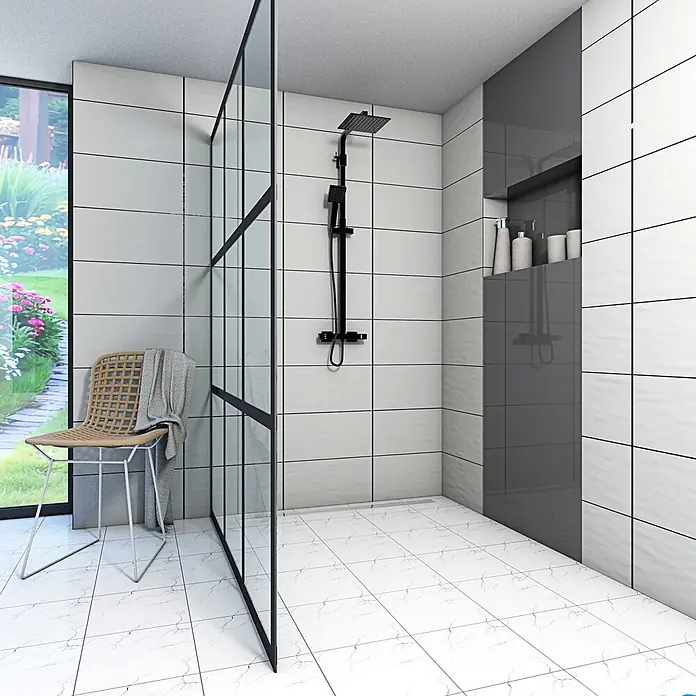 AcquaVapore Duschsystem Fertigdusche DA04 - Schwarz - Moderne Duschkabine mit schwarzen Armaturen, Glaswand, weißen/grauen Fliesen und Blick auf den Garten.