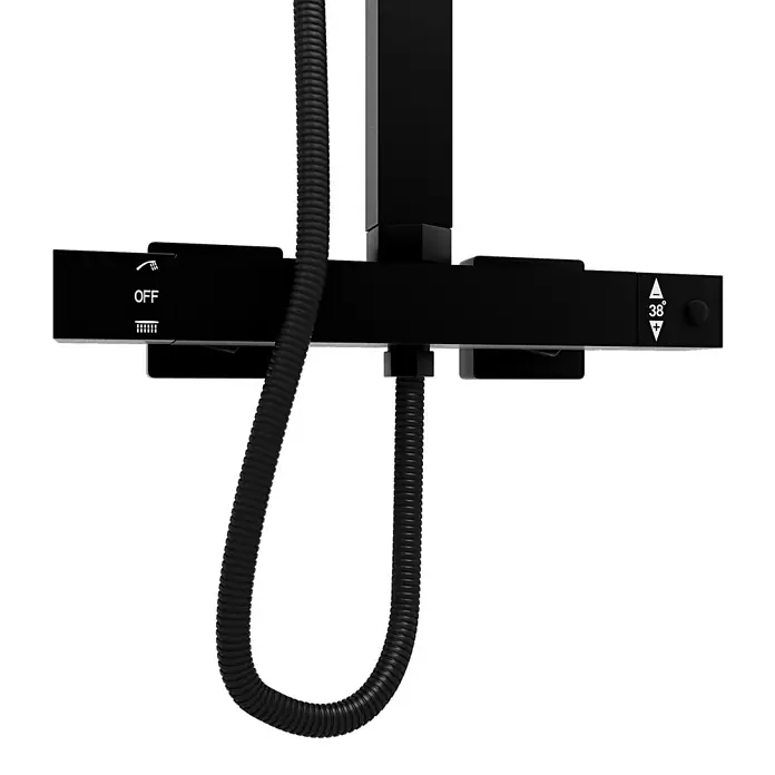 AcquaVapore Duschsystem Fertigdusche DA04 - Schwarz - Mattschwarze Thermostat-Duscharmatur mit flexiblem Schlauch, zeigt 'OFF' und 38°C Temperatureinstellung.