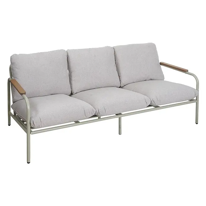 Proregal Loungesofa - Aluminium, Grün - Dreisitzer-Gartensofa mit hellgrauen Kissen, salbeigrüner Metallrahmen und Holzarmlehnen.
