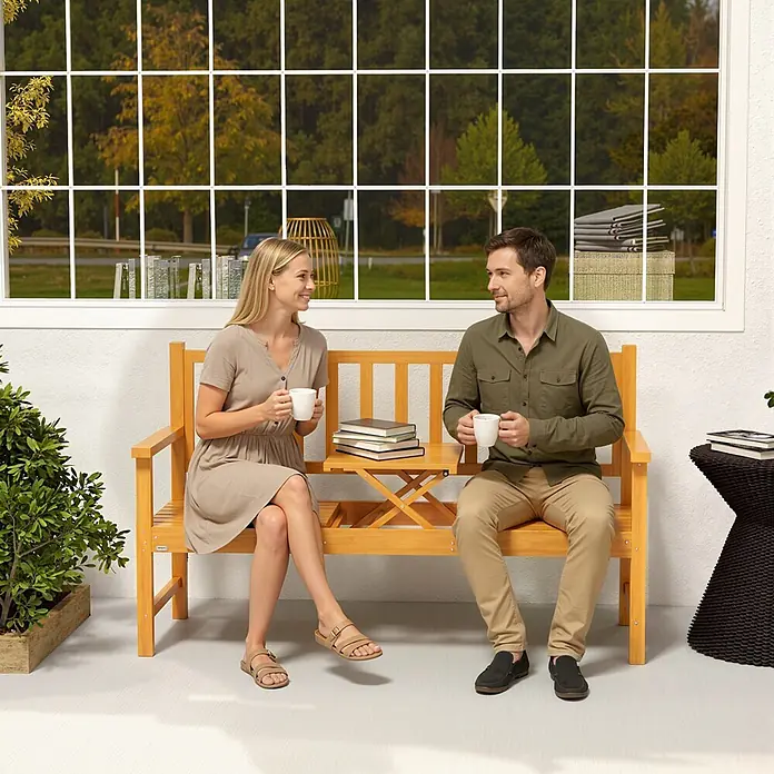Outsunny Gartenbank - Kiefernholz, Braun - Hölzerne Gartenbank mit integriertem Tisch, bietet Platz für zwei Personen beim Genuss von Getränken.