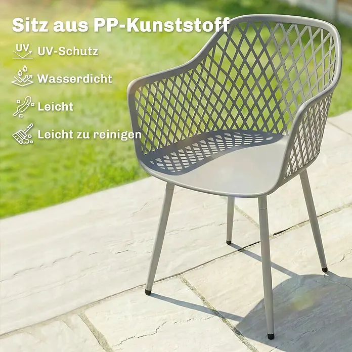 Outsunny Gartenstuhl-Set - 4 Stk., Metall, Kunststoff, Hellgrau - Grauer PP-Kunststoffstuhl mit geflochtener Rückenlehne, draußen auf einer Terrasse stehend.