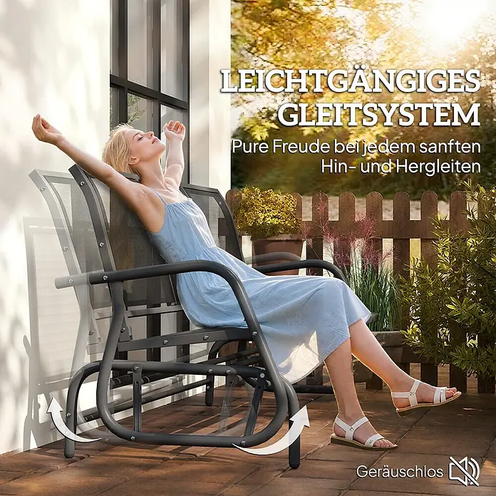 Outsunny Gartenbank Schaukelbank, Schwarz, 147cm x 70cm x 85cm - Metall, Netzstoff, Schwarz - Eine Frau entspannt in einem dunkelgrauen Outdoor-Gleitsessel mit Netzbespannung auf einer Terrasse. Pfeile zeigen die sanfte, geräuschlose Gleitbewegung.