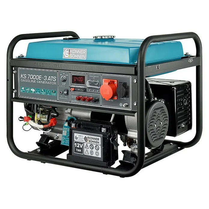 Könner & Söhnen Stromerzeuger KS 7000E-3 ATS - Nennleistung: 5 kW, Tankvolumen: 25 l - Schwarzer und türkisfarbener Benzingenerator mit robustem Rahmen, Bedienfeld und einer 12V 7Ah Batterie.