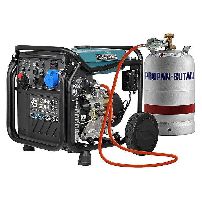 Könner & Söhnen Stromerzeuger KS 8100iEG - Nennleistung: 8 kW, Tankvolumen: 20 l - Könner & Söhnen KS 8100iEG Dual-Fuel-Generator (schwarz/blau) mit silberner Propan-Butan-Gasflasche und orangefarbenem Schlauch, auf Rädern.