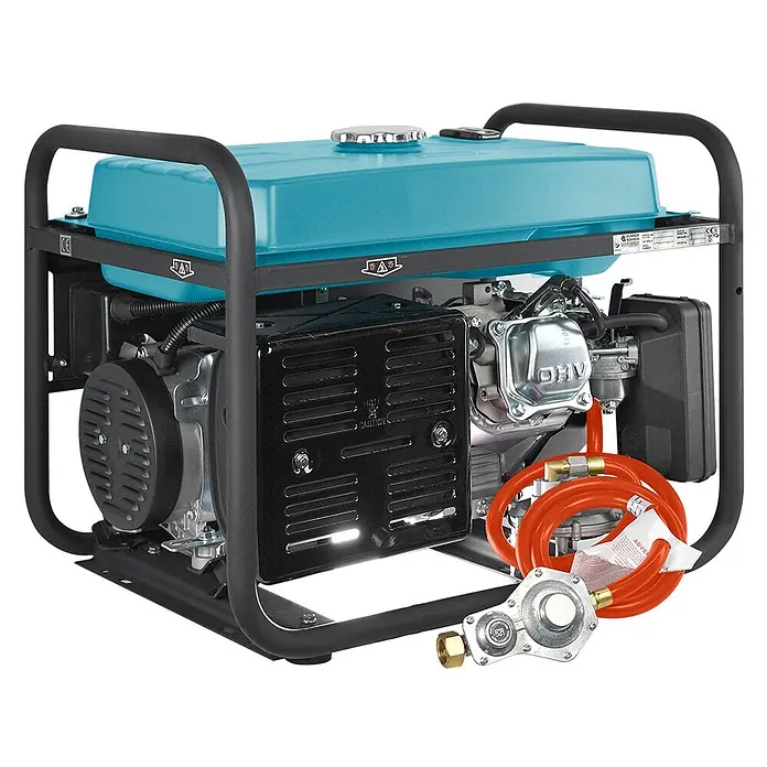 Könner & Söhnen Stromerzeuger KS 5000E G - Nennleistung: 4 kW, Tankvolumen: 25 l - Tragbarer Generator mit blauem Tank, schwarzem Rahmen und angeschlossenem orangefarbenem Gasschlauch mit silbernem Regler.