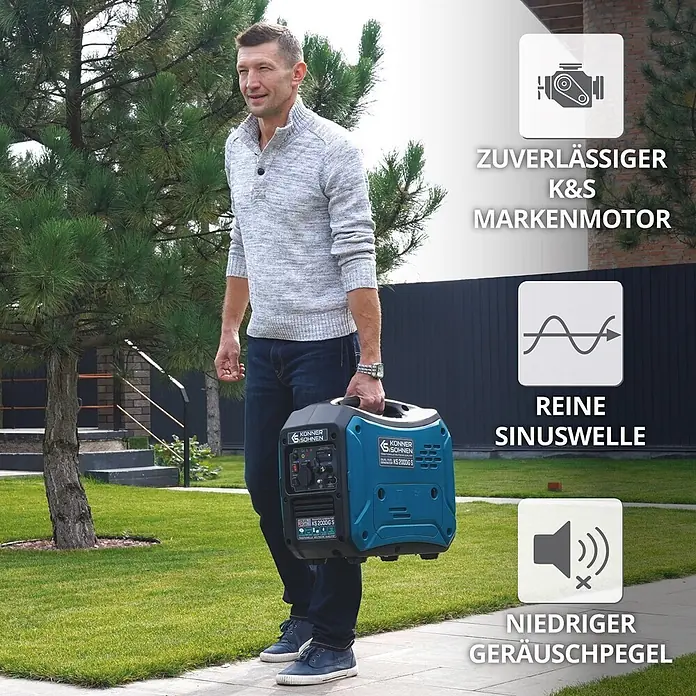 Könner & Söhnen Stromerzeuger KS 2000iG S - Nennleistung: 1,8 kW, Tankvolumen: 5 l - Ein Mann trägt einen blau-schwarzen Könner & Söhnen Inverter-Stromerzeuger in einem Garten.