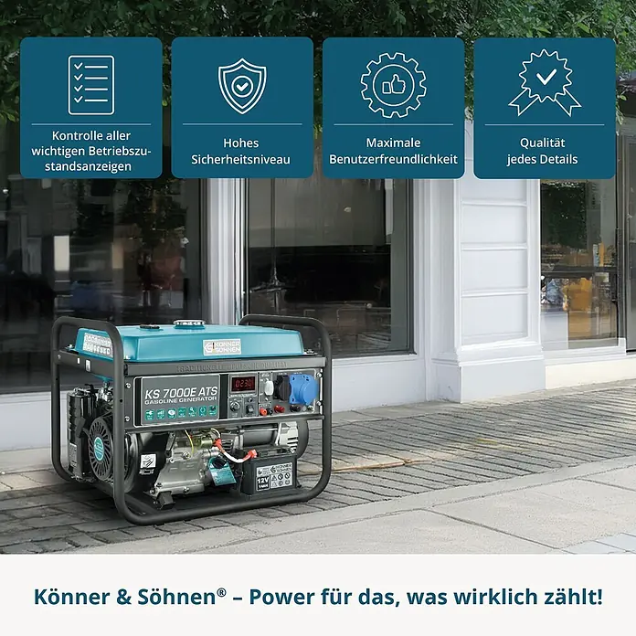 Könner & Söhnen Stromerzeuger KS 7000E ATS - Nennleistung: 5 kW, Tankvolumen: 25 l - Ein blauer und schwarzer Könner & Söhnen KS 7000E ATS Benzingenerator steht draußen auf einem gepflasterten Untergrund vor einem Gebäude.