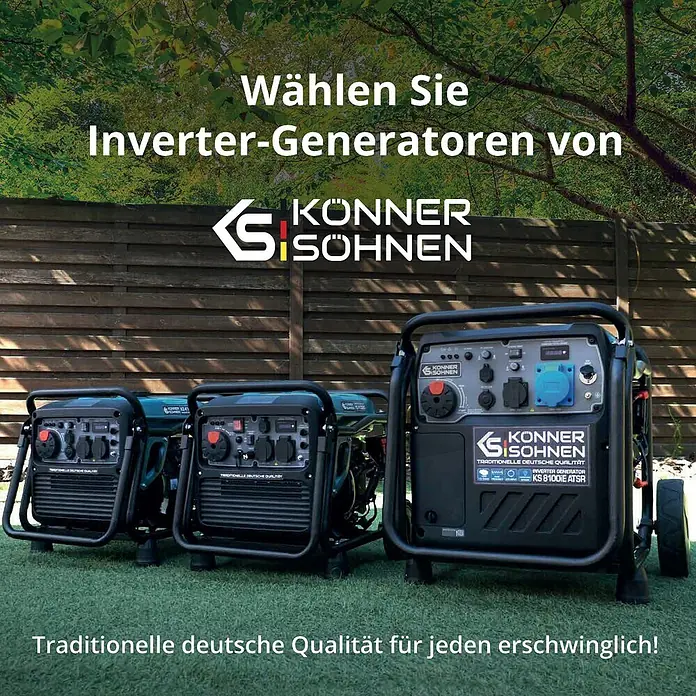 Könner & Söhnen Stromerzeuger KS 8100iE 1/3 ATSR - Nennleistung: 8 kW, Tankvolumen: 20 l - Drei schwarz-dunkelgraue Inverter-Generatoren mit Rahmen stehen draußen auf Rasen. Ein größerer Generator hat Räder.