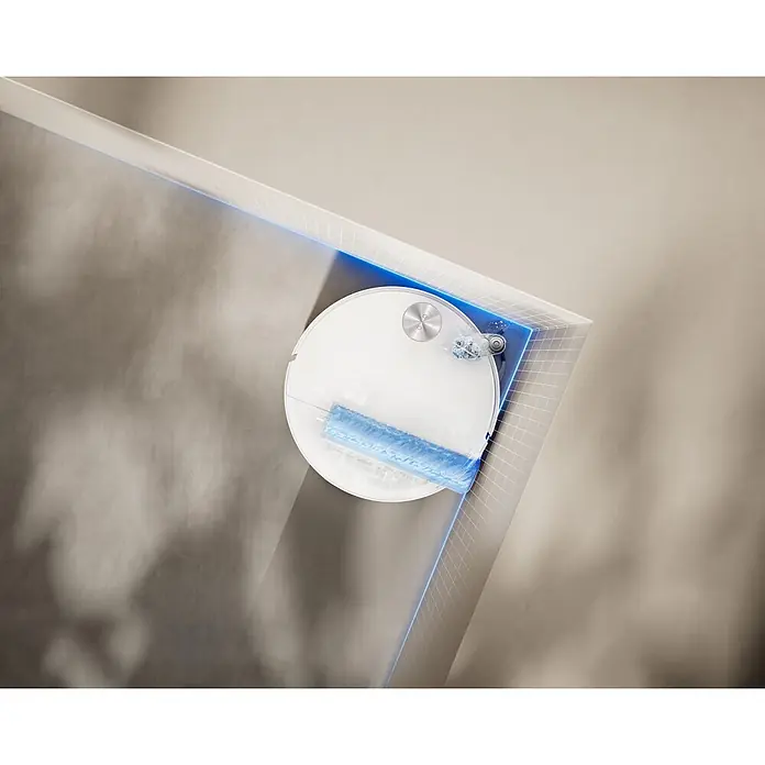 Mova Robot aspirador con mopa S70 Roller - Potencia de aspiración: 28.000 Pa, Capacidad del robot: 150 ml - Robot aspirador blanco con mopa azul, navegando y mapeando una esquina con una cuadrícula azul brillante.