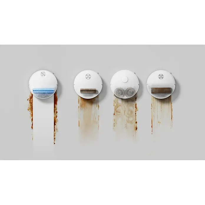 Mova Robot aspirador con mopa S70 Roller - Potencia de aspiración: 28.000 Pa, Capacidad del robot: 150 ml - Cuatro robots aspiradores blancos, cada uno mostrando un cabezal de limpieza diferente limpiando derrames de líquido marrón.