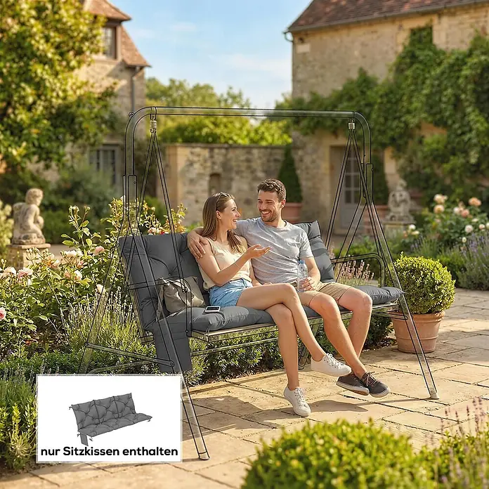 Outsunny Bankauflage - Hollywoodschaukel, 1 Stk., PP-Baumwolle, Polyester, Dunkelgrau - Gartenschaukel aus dunklem Metall mit grauen Polstern. Ein Paar entspannt darauf im sonnigen Garten. Sitzkissen sind enthalten.