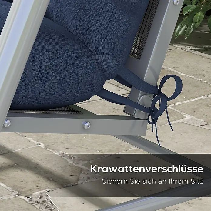 Outsunny Bankauflage Hollywoodschaukel - 1 Stk., 100% Polyester, Blau - Dunkelblaues Outdoor-Kissen mit Krawattenverschlüssen an einem hellgrauen Metallstuhlrahmen auf einer Terrasse befestigt.
