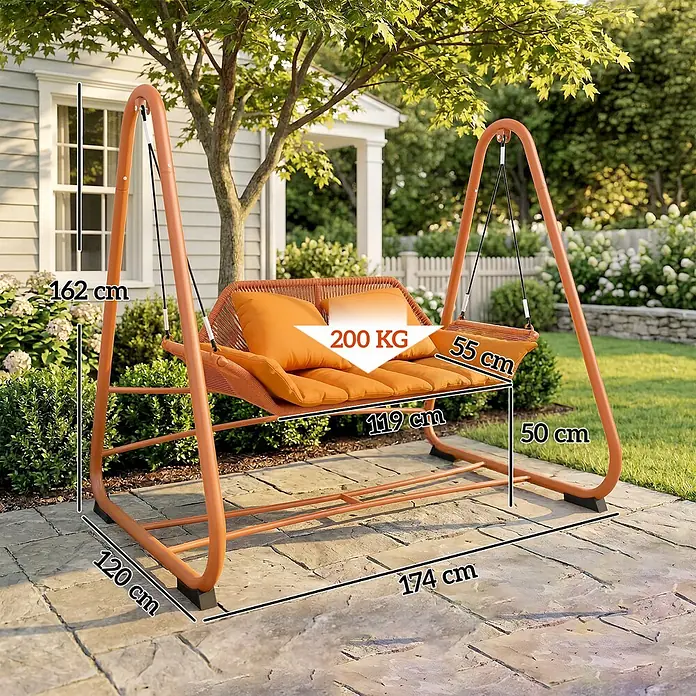 Outsunny Garten-Schaukelstuhl - 1 Stk., Metall, Polyester, Polypropylen Baumwolle, Schaumstoff, Terrakotta - Eine orangefarbene Metall-Gartenschaukel mit Kissen steht auf einer Terrasse. Sie ist 174 cm breit, 162 cm hoch und hat eine Tragkraft von 200 kg.