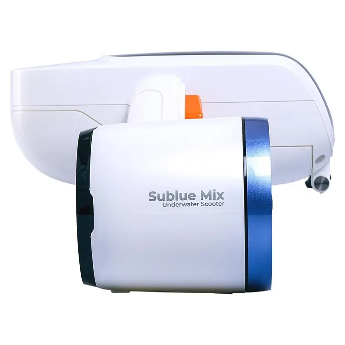 Sublue Tauchscooter Mix 2026 - L x B x H: 465 x 230 x 230 mm - Weißer und blauer Subblue Mix Unterwasser-Scooter. Kompaktes, schlankes Wassersportgerät.