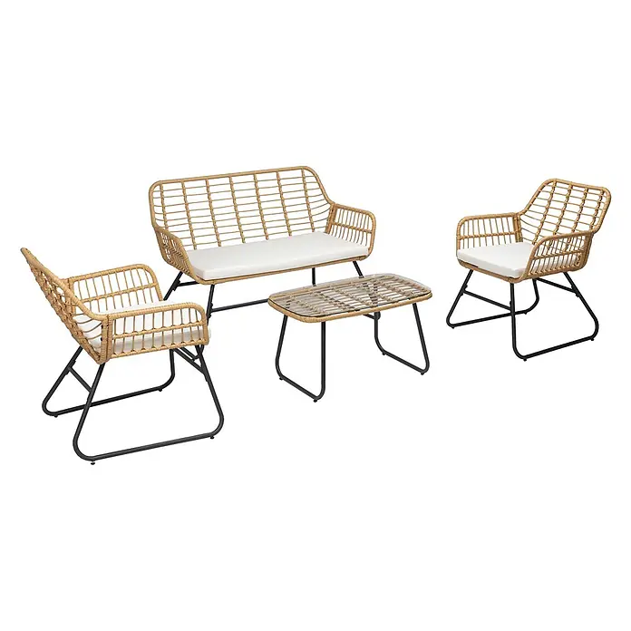 Happy Garden Loungemöbel-Set TIGA - 1 -tlg., Stahl, Beige - Vierteilige Outdoor-Sitzgruppe aus naturfarbenem Rattangeflecht mit weißen Kissen, schwarzen Metallgestellen und einem Glastisch.