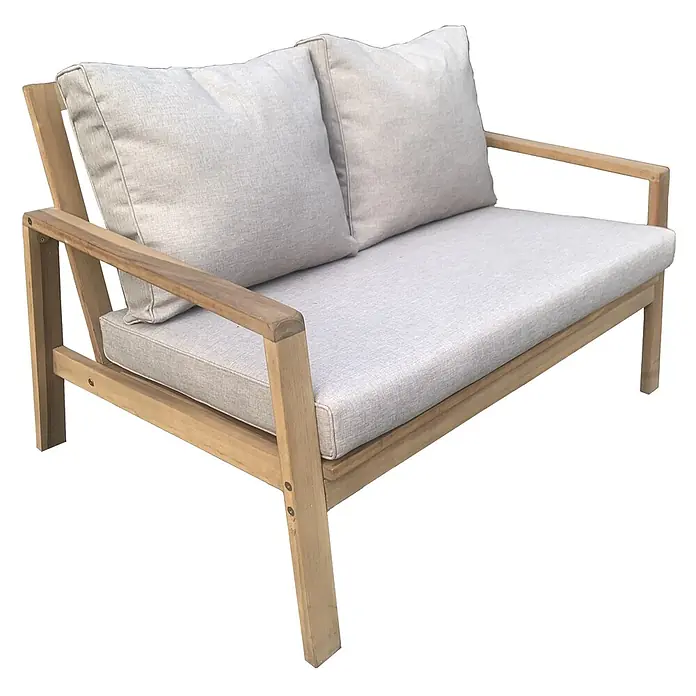 Happy Garden Loungemöbel-Set GILI - 4 -tlg., Akazie, Beige - Zweisitzer-Outdoor-Sofa mit Naturholzrahmen und hellgrauen Stoffkissen.
