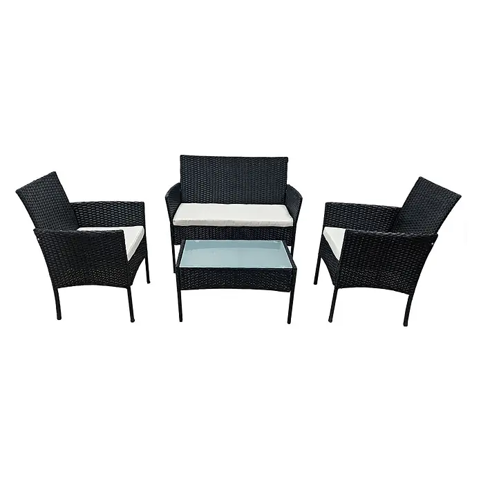 Happy Garden Loungemöbel-Set CORFOU - 4 -tlg., Stahl, Schwarz - Schwarze Rattan-Gartenmöbelgruppe mit zwei Sesseln, einem Sofa mit weißen Kissen und einem Couchtisch mit Glasplatte.