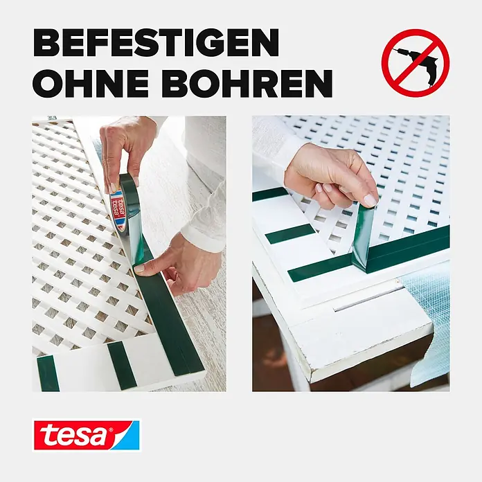 Tesa Powerbond Montageband Outdoor - L x B: 1,5 m x 19 mm, Wasserbeständig - Person befestigt grüne tesa-Klebebänder an weißem Gitterrost, demonstriert Montage ohne Bohren.