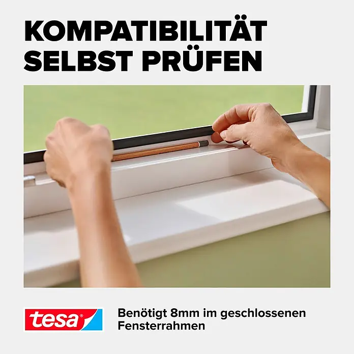 Tesa Insect Stop Insektenschutzfenster Insect Stop Anklipsrahmen - B x H: 1,2 x 2,4 m, Montage Insektengitter: Klemmen, Anthrazit - Hände prüfen mit Bleistift den 8mm Spalt in einem geschlossenen Fensterrahmen für tesa Produktkompatibilität.