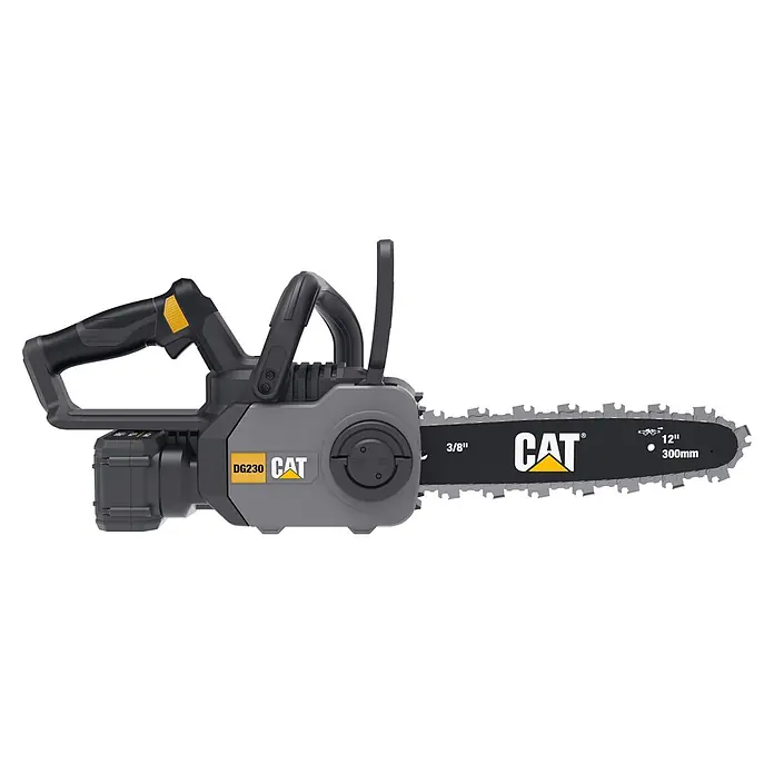 Caterpillar Akku-Kettensäge DG230 - 18 V, 4 Ah, 1 Akku, Schwertlänge: 30 cm - Dunkelgraue und schwarze Akku-Kettensäge mit gelben Akzenten. Mit einem 12-Zoll, 300mm Blatt und 'CAT DG230' Branding.