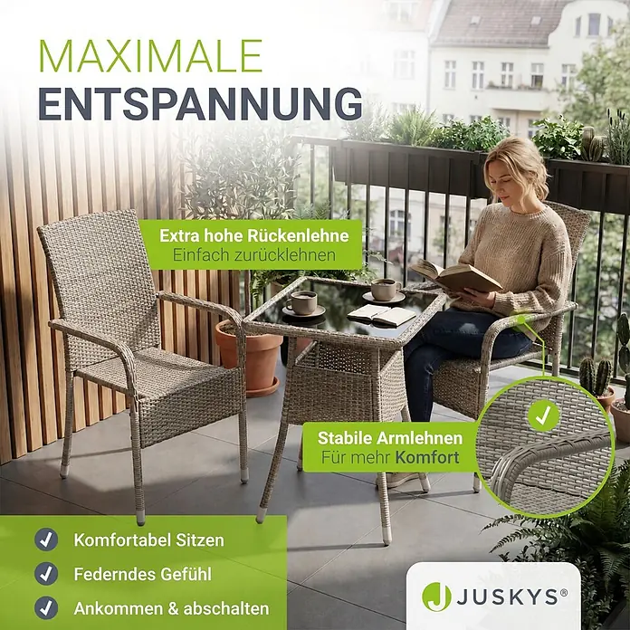 Juskys Gartenstuhl-Set Yoro - 6 Stk., Polyrattan, Stapelbar, Grau, B x T x H: 50 x 50 x 90 cm - Graubraunes Rattan-Balkonset mit Hochlehnern und Tisch, von einer lesenden Person entspannt genutzt.