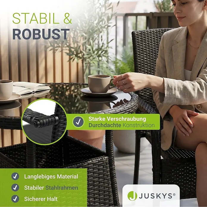 Juskys Gartenstuhl-Set Yoro - 2 Stk., Polyrattan, Stapelbar, Schwarz, B x T x H: 50 x 50 x 90 cm - Dunkelbraune geflochtene Gartenmöbelgarnitur mit Glastisch, genutzt von einer Person beim Kaffeetrinken. Betont Stabilität und Langlebigkeit.