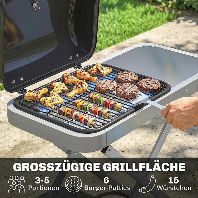 Outsunny Gasgrill - 2,5 kW, Anzahl Brenner: 1 Stk. - Silberner tragbarer Grill brät Hähnchen, Burger und Spieße. Eine Hand wendet das Essen mit einem Spatel auf seiner großzügigen Fläche.